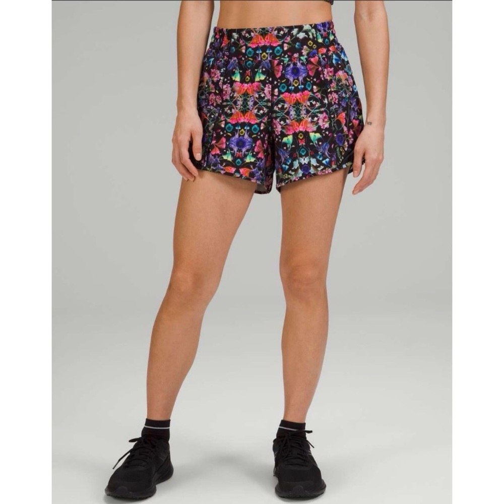 Lululemon Hotty Hot High-Rise Lined Short 4" Flowerscope Black Multi / Black 4